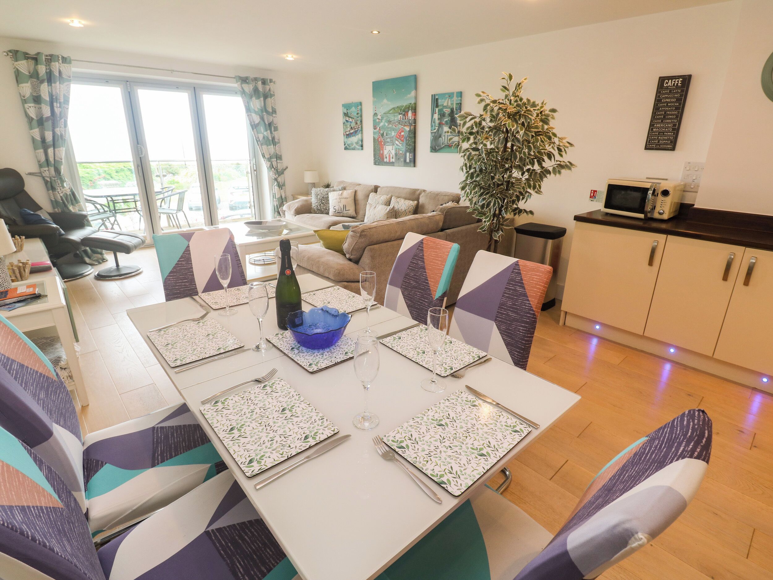 Cottage | Dining