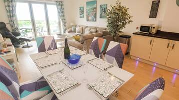 Cottage | Dining