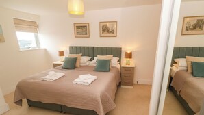 Unclassified image, 4 of 39, button - Ocean Seven (Newquay)