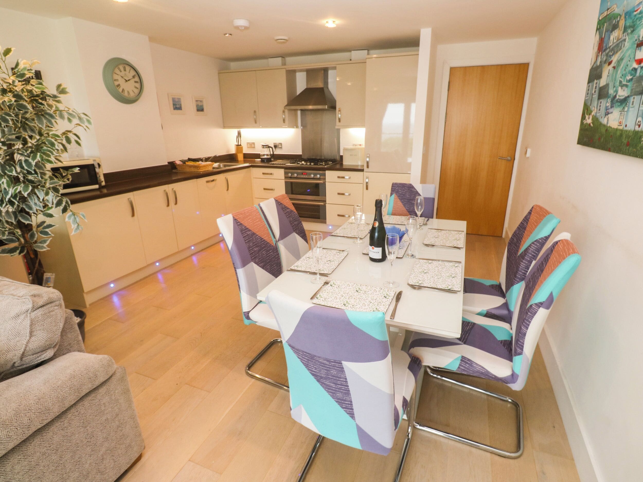 Cottage | Dining