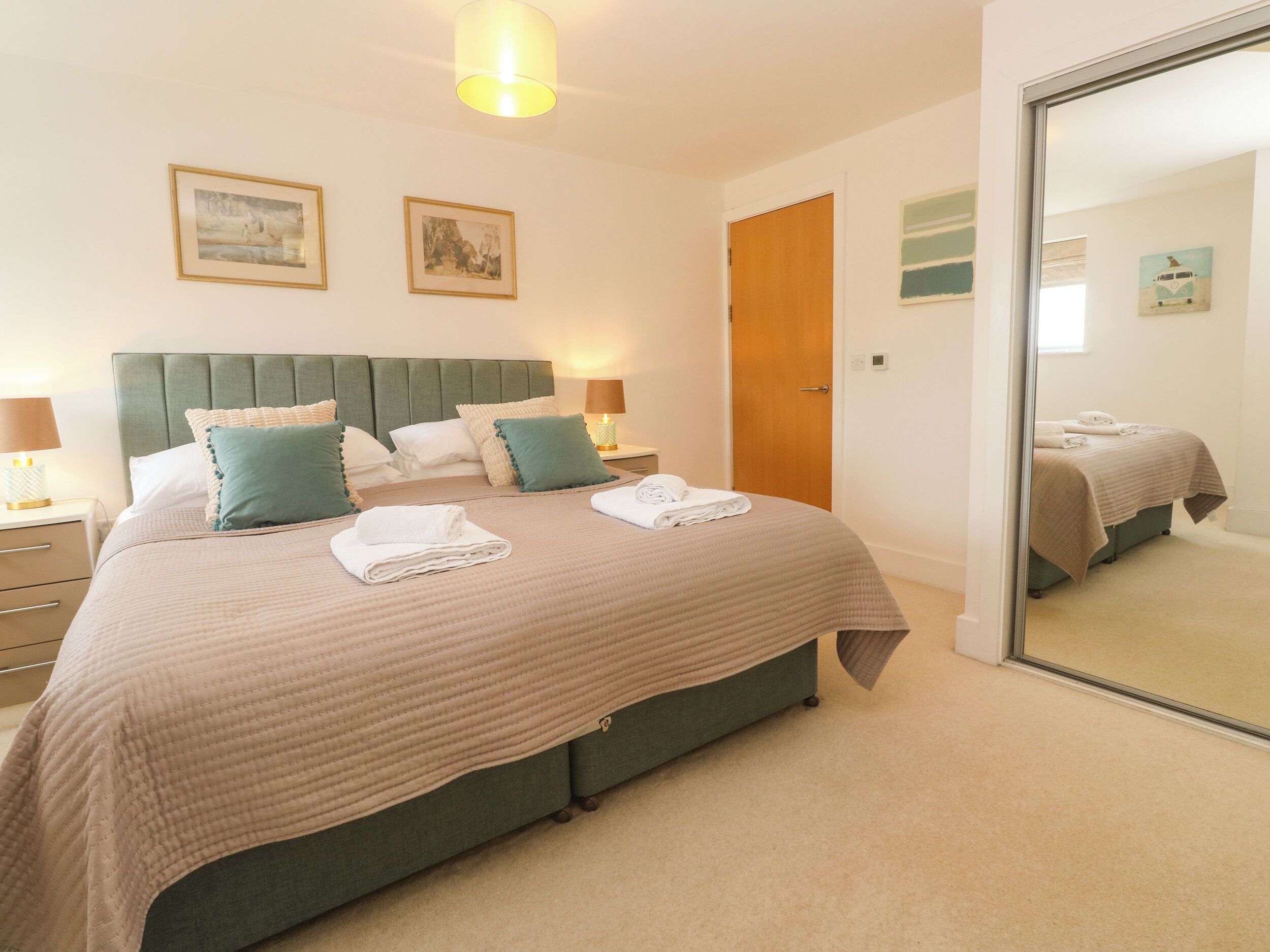 Cottage | 3 bedrooms, WiFi (free), individually decorated, individually furnished