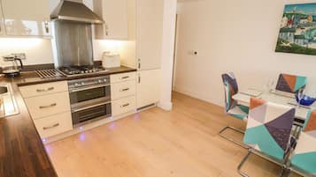 Casa de campo | Cocina privada | Microondas, placa de cocina, lavavajillas y trona infantil