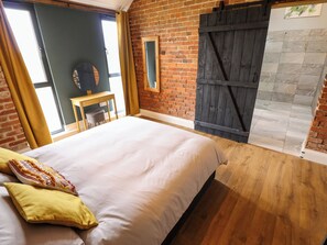 Cottage | 2 bedrooms, individually decorated, individually furnished, free WiFi