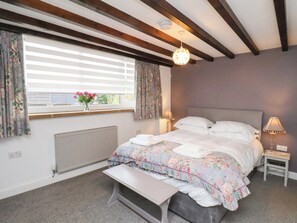 Cottage | 2 bedrooms, individually decorated, individually furnished, free WiFi