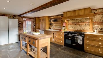 Cottage | Bếp riêng | Máy rửa bát, dụng cụ nấu nướng/bát dĩa/dao nĩa