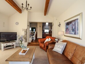 Cottage | Woonruimte | Een televisie en een dvd-speler