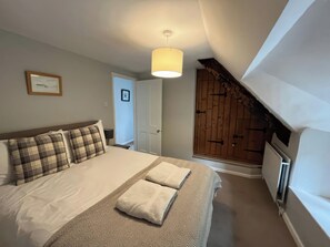 2 عدّة غرف نوم وبديكورات فريدة لكل غرفة وطراز فريد لكل وحدة