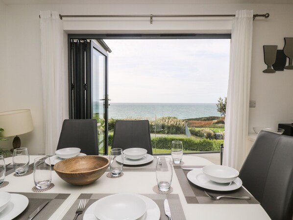 Cottage | Dining