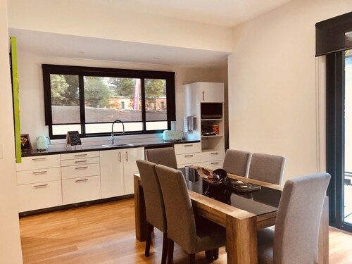 Charliey on Hyde in the heart of  Bellingen with shops,cafes, pubs and galleries