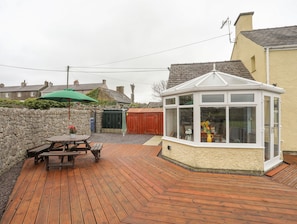 Cottage | Outdoor dining - Plas Cefn Mawr (Llanfairpwllgwyngyll)