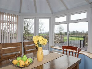 Cottage | Dining