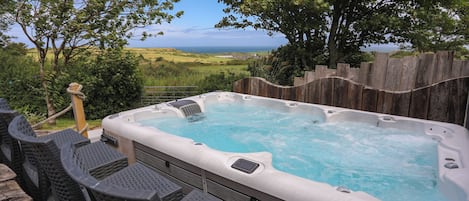 Cottage | Bathtub spa outdoor
