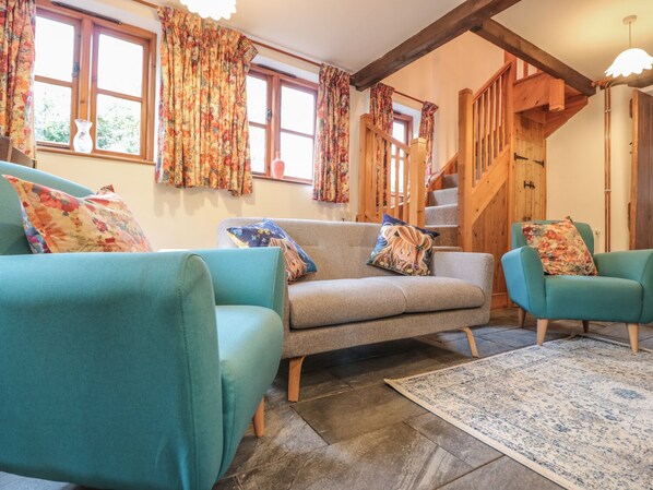 Cottage | Living room | TV - Happy Cow (Ross-on-Wye)