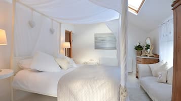 3 bedrooms, individually decorated, individually furnished
