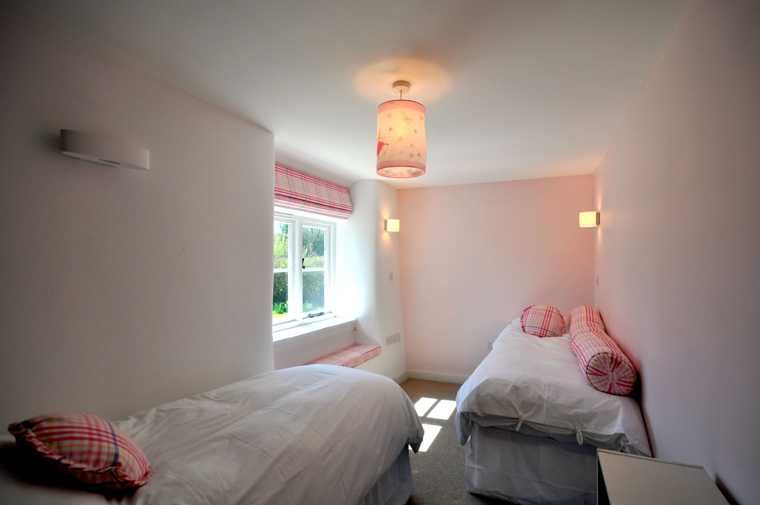 Cottage | 4 bedrooms, individually decorated, individually furnished, free WiFi