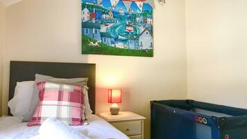 ์ฝํฐ์ง | 2 ๊ฐ์ ์นจ์ค, ๊ฐ๊ฐ ๋ค๋ฅธ ์คํ์ผ์ ์ธํ
๋ฆฌ์ด, ๊ฐ๊ฐ ๋ค๋ฅด๊ฒ ๊ฐ๊ตฌ ๋น์น, ๋ฌด๋ฃ WiFi