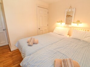 Cottage | 2 bedrooms, individually decorated, individually furnished, free WiFi - Surf Song (Penzance)
