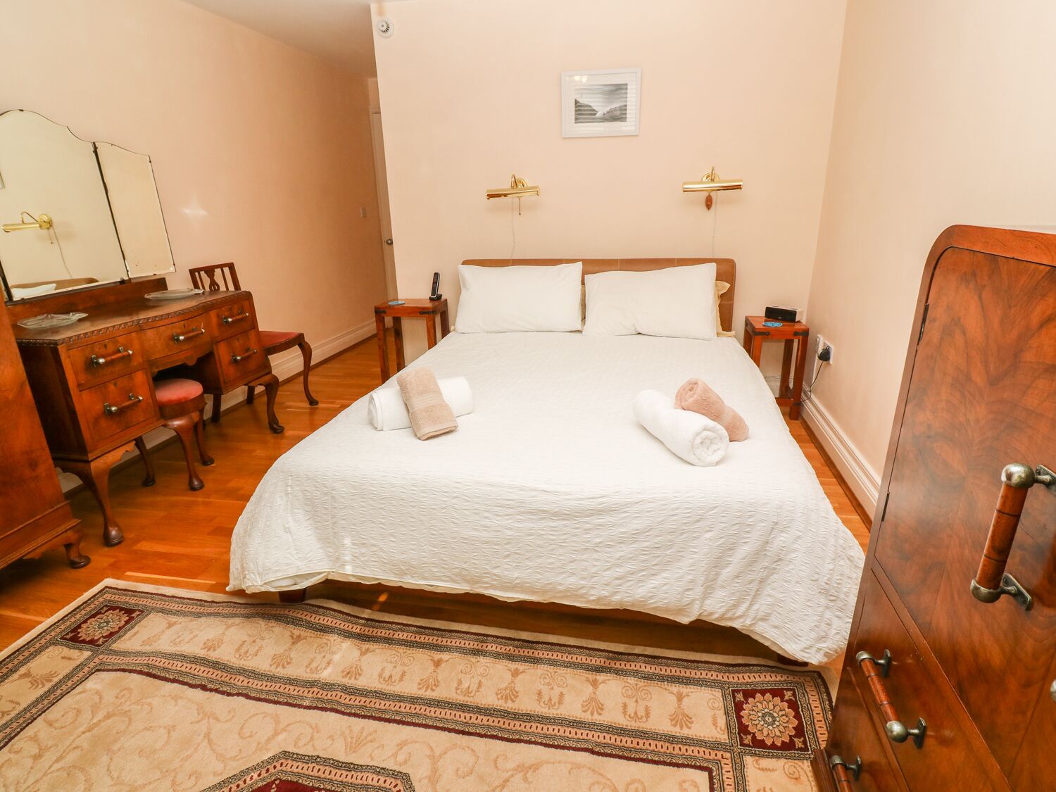 Cottage | 2 bedrooms, individually decorated, individually furnished, free WiFi