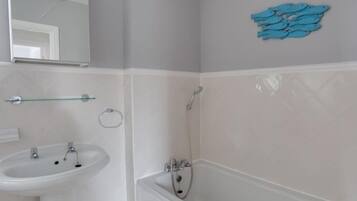 Cottage | Bathroom | Shower, toilet paper