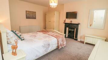 Cottage | 2 bedrooms, individually decorated, individually furnished, free WiFi