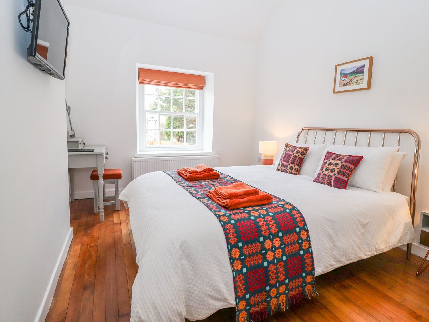 4 habitaciones, decoración personalizada y muebles diferentes 