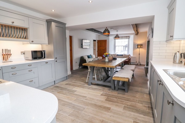 Cottage | Interior