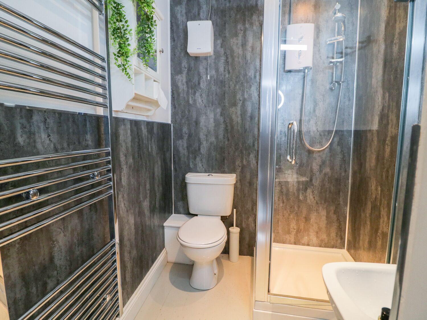 Cottage | Bathroom | Shower