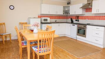 Cottage | Cuisine privée | Micro-ondes, plaque de cuisson, lave-vaisselle