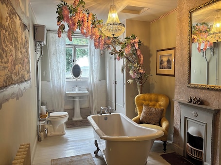 Cottage | Bathroom. Liberty House