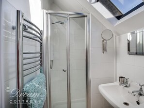 Cottage | Bathroom - Dream View (Weymouth)