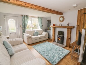 TV - 2 Hillside Cottages, Kirton (Ipswich)