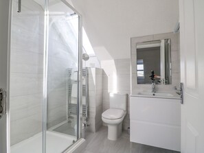 Cottage | Bathroom - The Ferns (Weymouth)