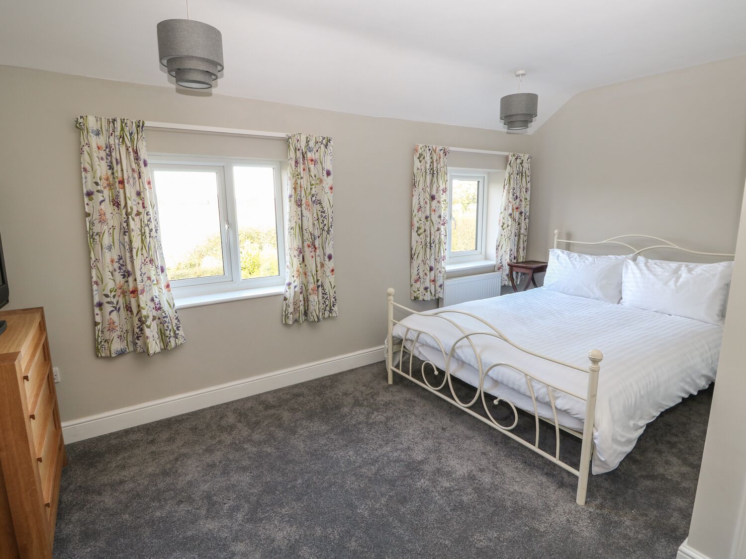 Cottage | 2 bedrooms, individually decorated, individually furnished, free WiFi