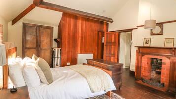 Cottage | 4 bedrooms, individually decorated, individually furnished, free WiFi