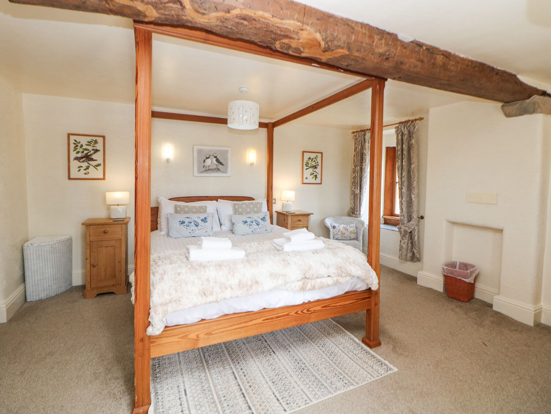 4 bedrooms, individually decorated, individually furnished, free WiFi