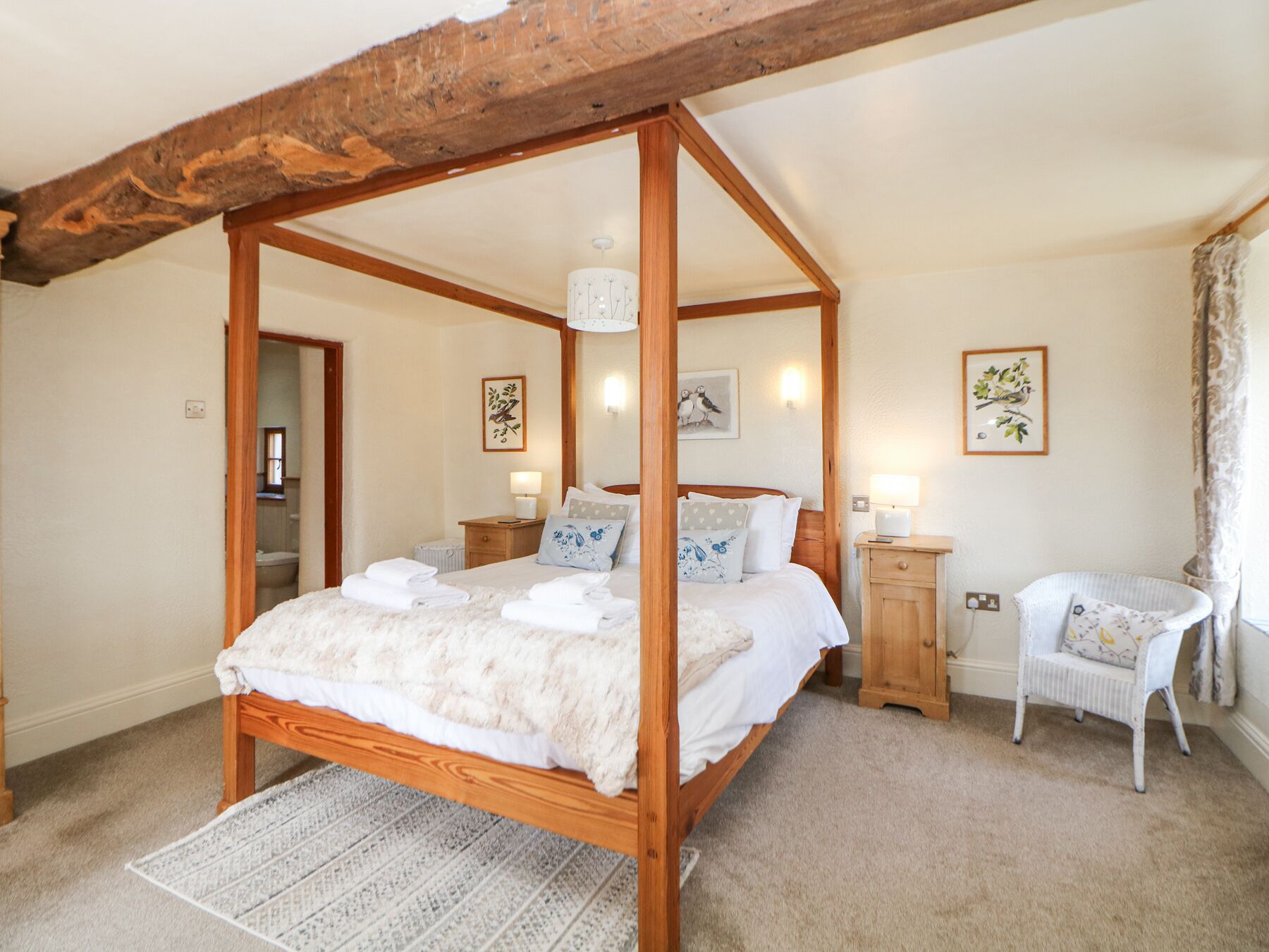 4 bedrooms, individually decorated, individually furnished, free WiFi