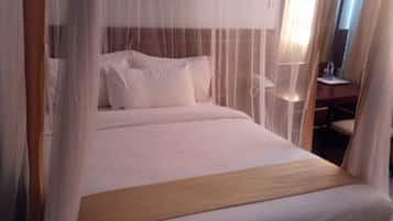 Deluxe Double Room | Desk, laptop workspace, blackout drapes, free WiFi