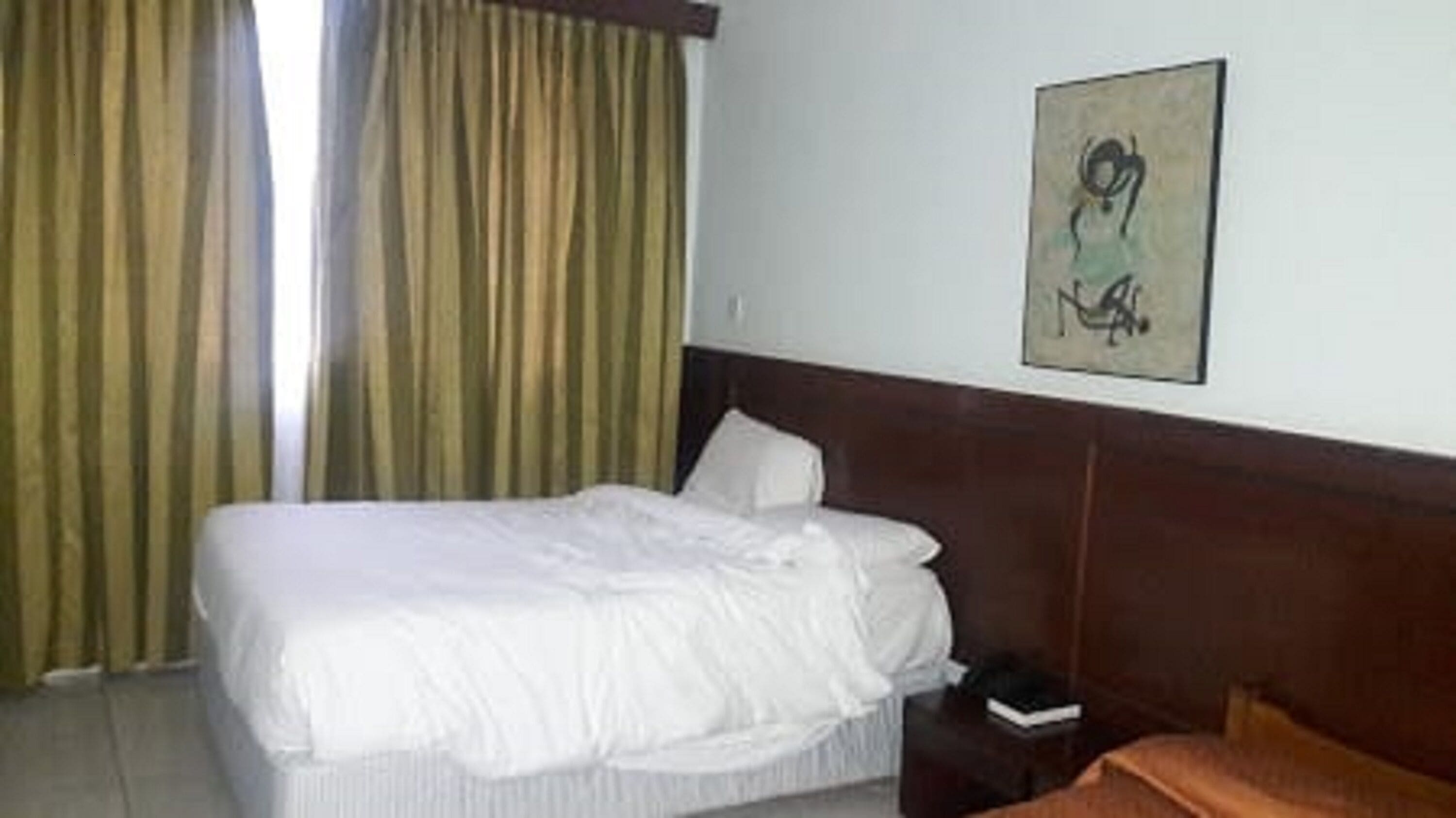 Habitación doble Deluxe | Escritorio, espacio para trabajar con laptop y cortinas blackout 