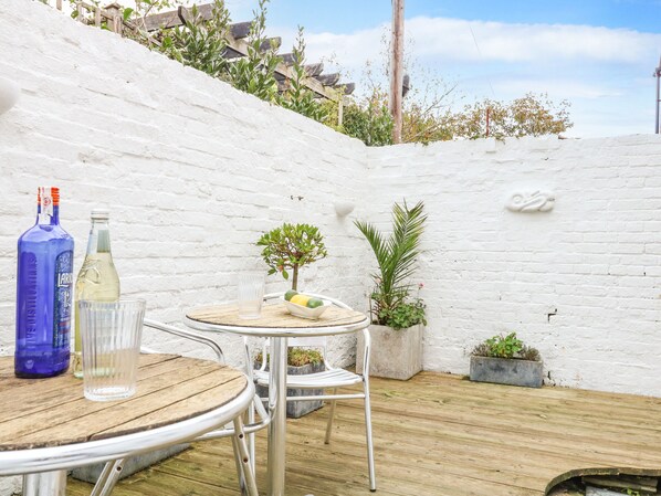 Cottage | Balcony - Quay Cottage (Weymouth)