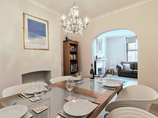Cottage | Dining