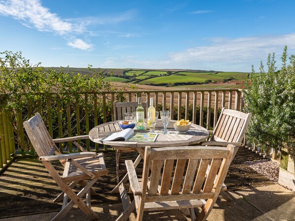 Cottage | Balcony - 164 Cumber Close (Kingsbridge)