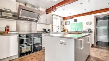 Casa de campo | Cocina privada | Frigorífico, microondas, placa de cocina y lavavajillas