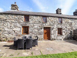 Cottage | Terrace/patio - Cwm Yr Afon Mawr (Llanbedr)