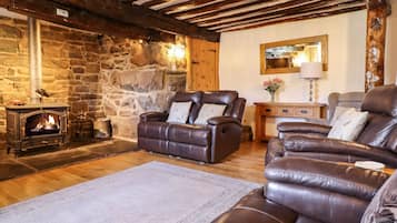 Cottage | Living area | TV