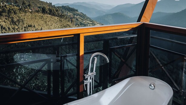 Deluxe Double Room, 1 King Bed, Non Smoking, Mountain View | Deep-soaking bathtub - Gorilla Heights Lodge (Nkuringo)