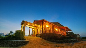 Exterior - Gorilla Heights Lodge (Nkuringo)