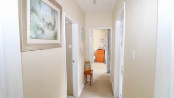Cottage | 2 bedrooms, individually decorated, individually furnished, free WiFi