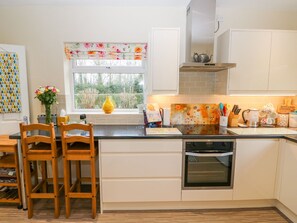 Cottage | Private kitchen | Fridge, microwave, stovetop, dishwasher - Roselle (Lincoln)