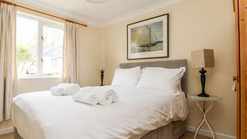 Cottage | 3 bedrooms, individually decorated, individually furnished