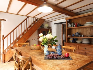 Cottage | Cucina privata | Lavastoviglie, seggiolone, pentole/stoviglie/utensili